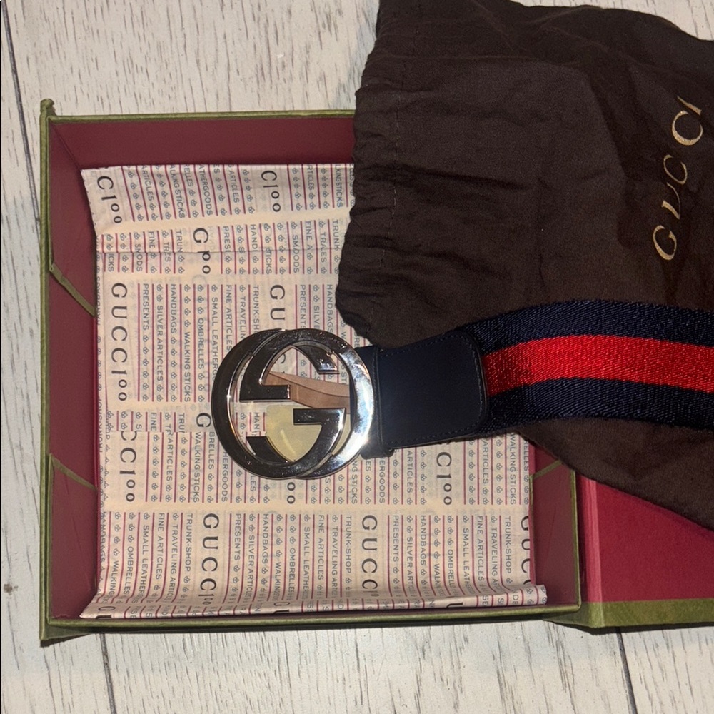 Gucci Men's Black and Red Belt - Picture 3 of 6